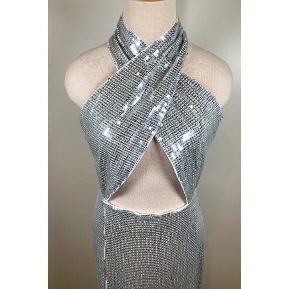 Alice + Olivia May Halterneck Silver Sequin Embellished Cutout Maxi Dress Size 8 - Picture 5 of 9